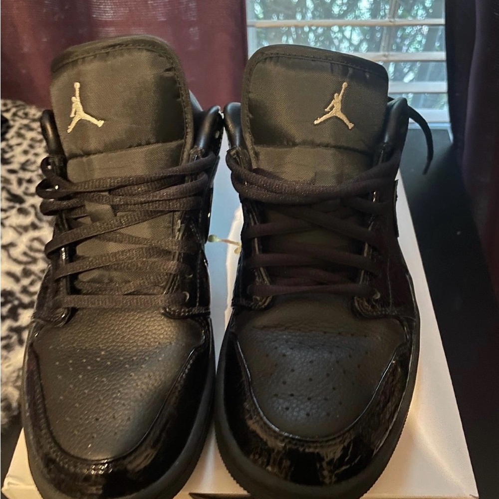 Nike Black Sneakers with Silver Logo